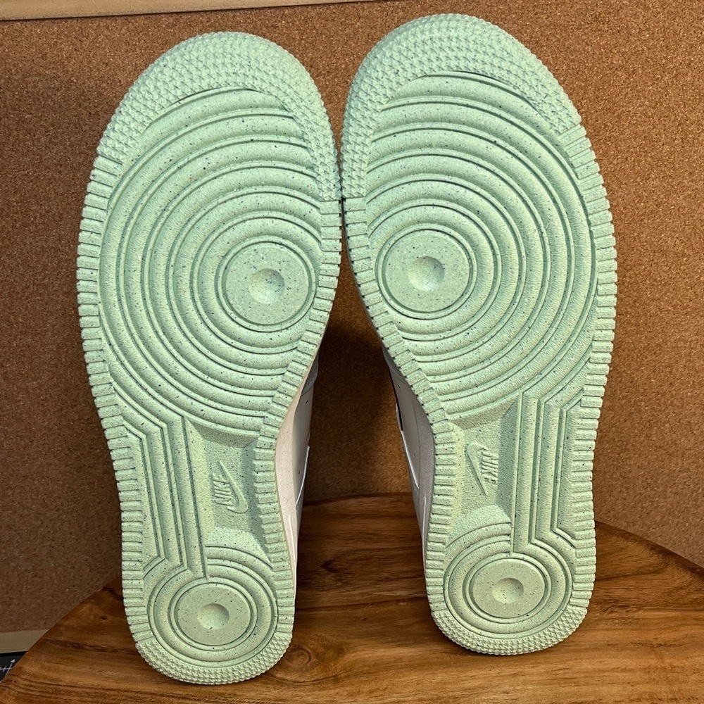 Nike Air force 1 se
Sea glass
Brand new - Picture 6 of 14